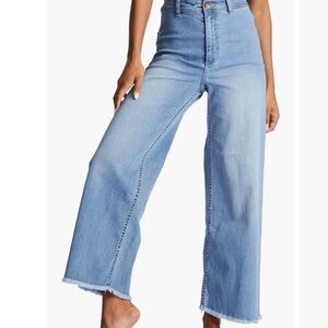 Free Fall Fray Hem Stretch Wide Leg Jeans
Billabong sz 25